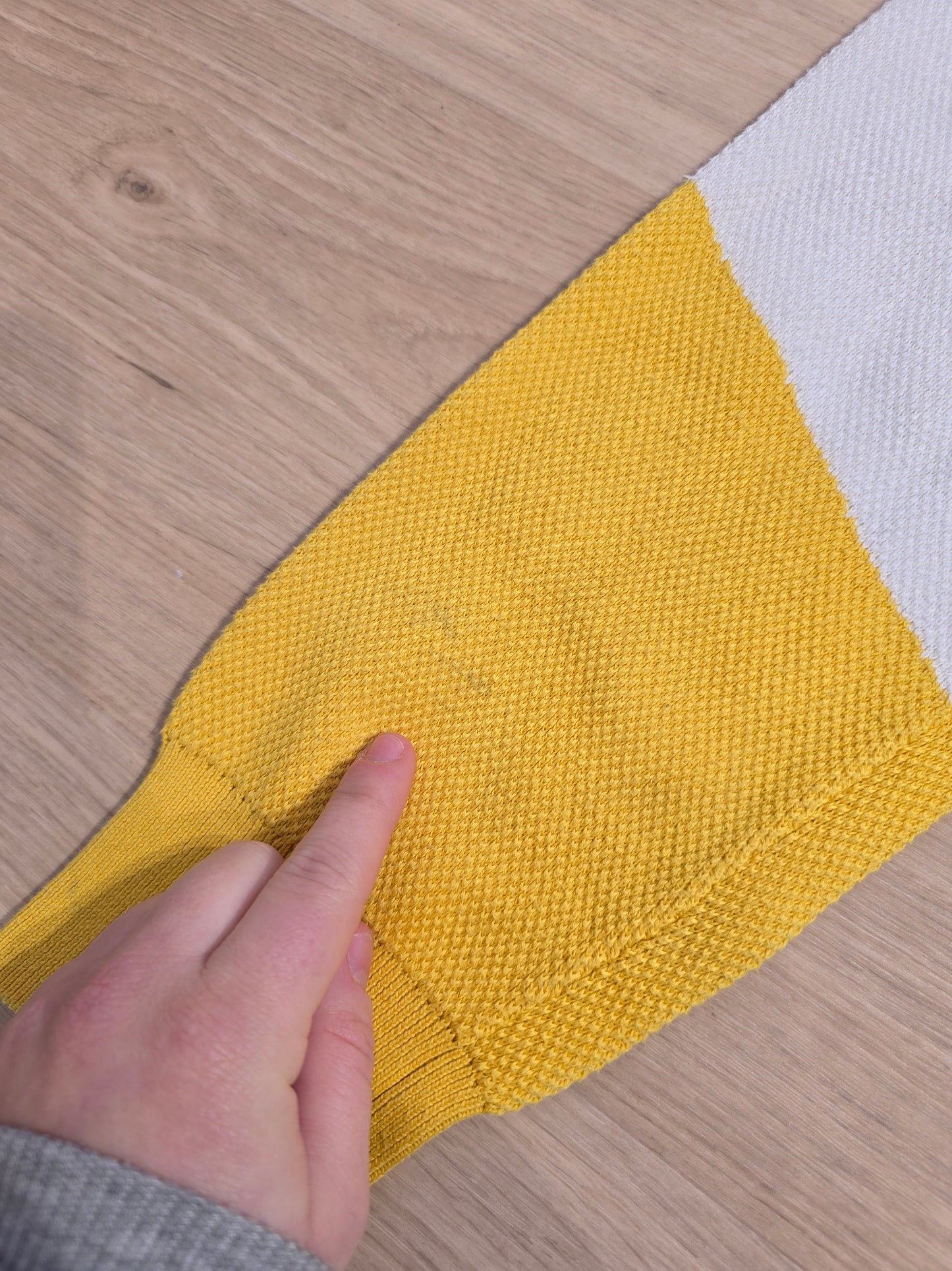 Pull en maille piquée marine détails colorés - XL