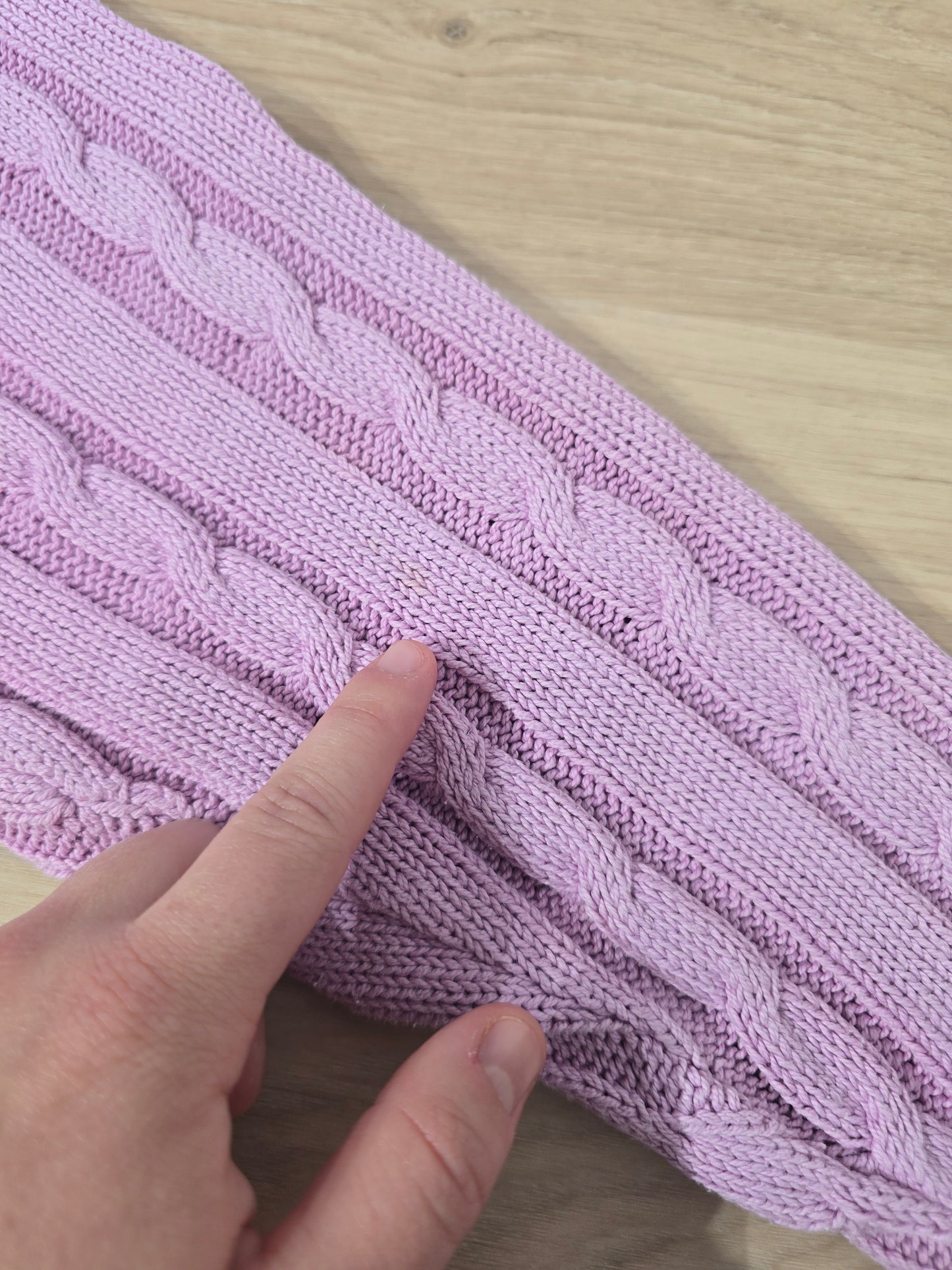 Pull col V en maille torsadée rose des années 80' - S