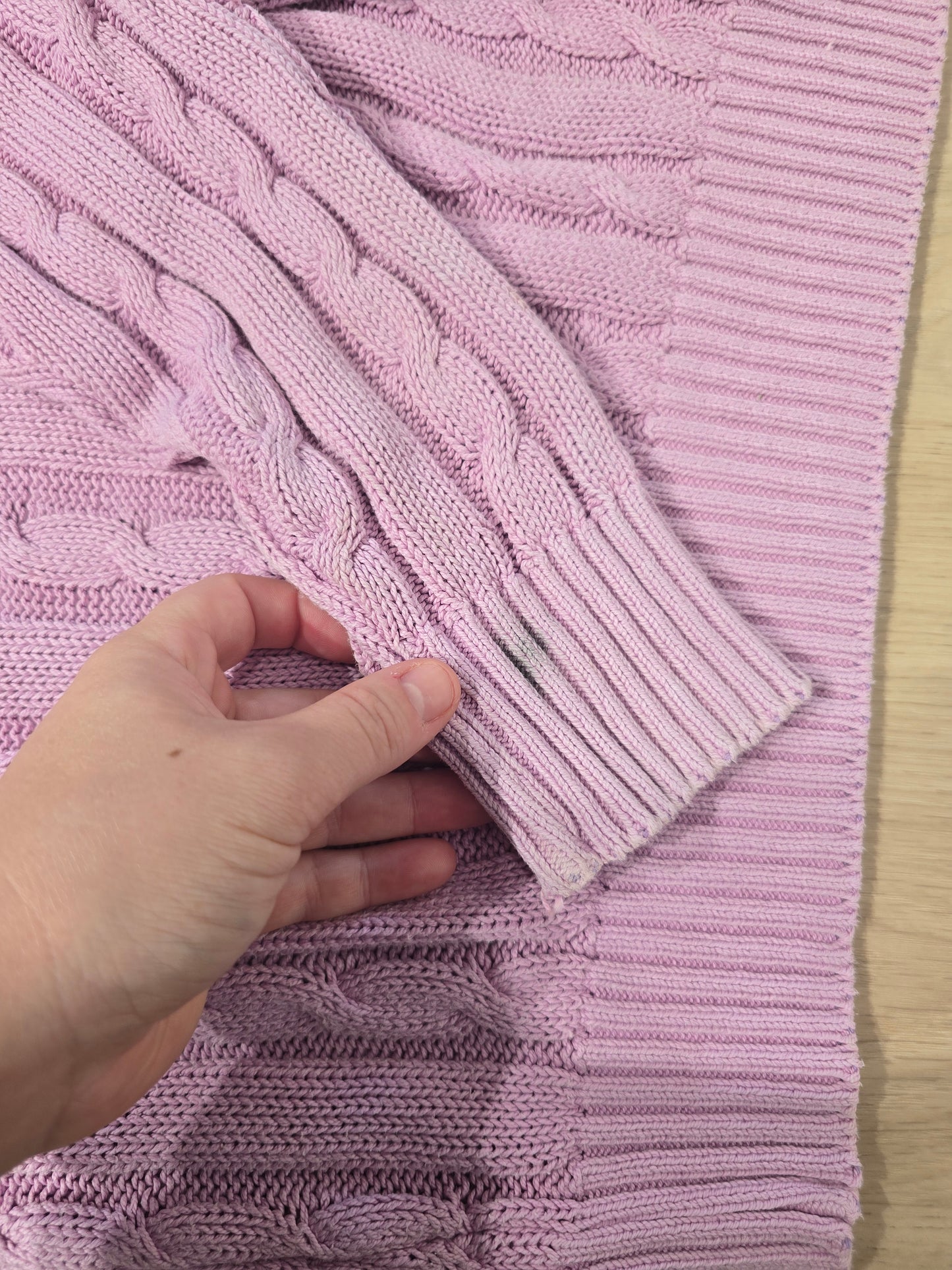 Pull col V en maille torsadée rose des années 80' - S