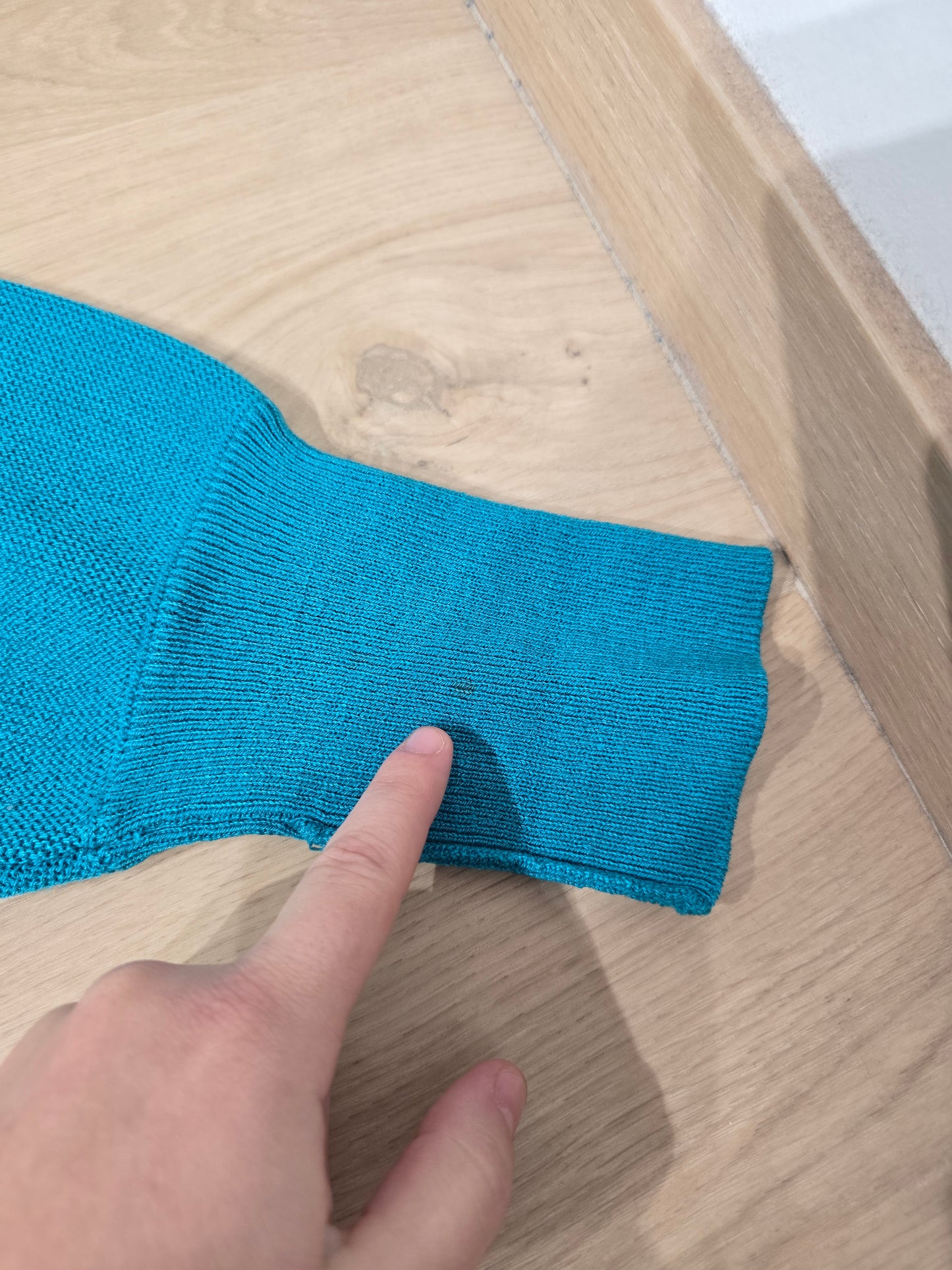 Pull Fabriqué en Espagne col V turquoise des années 80' - XL