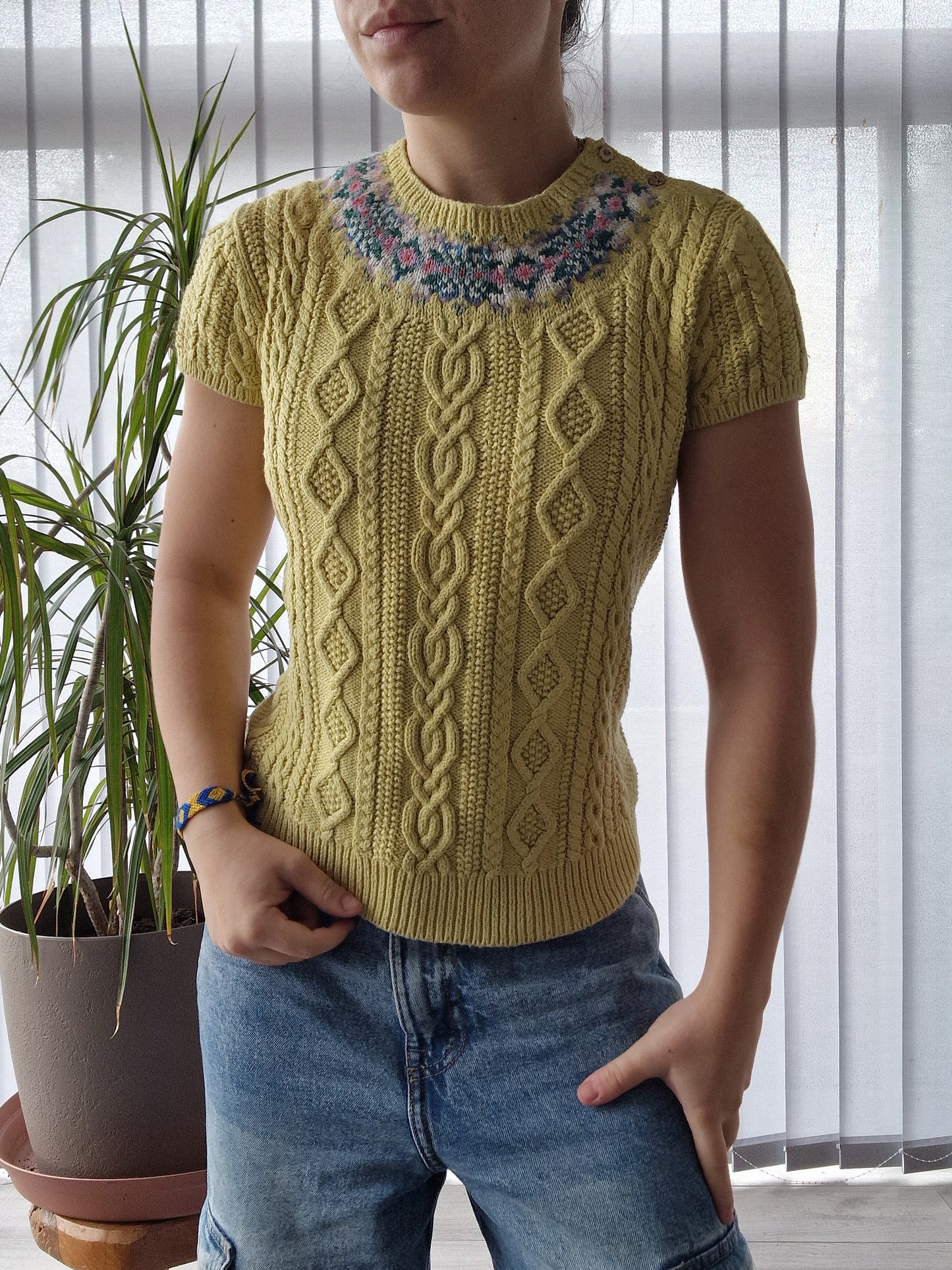 Pull en maille torsadée jaune brodé - XS/34