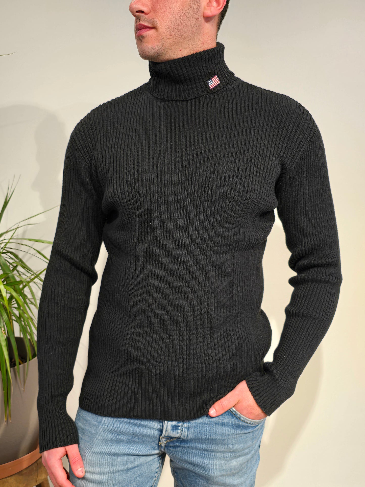 Pull col roulé en maille côtelée noir - L