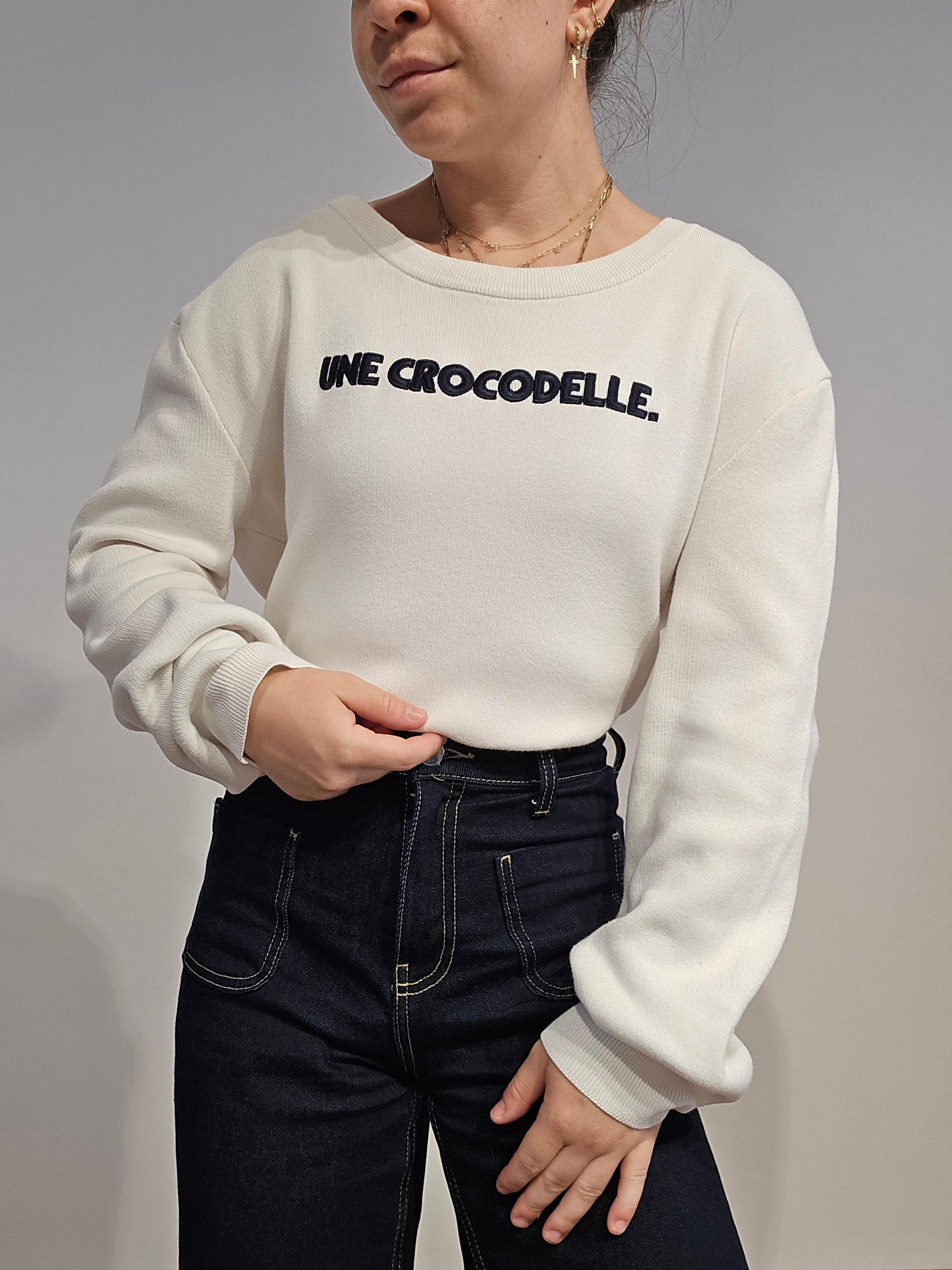 Pull original en coton blanc brodé "une crocodelle" - XL