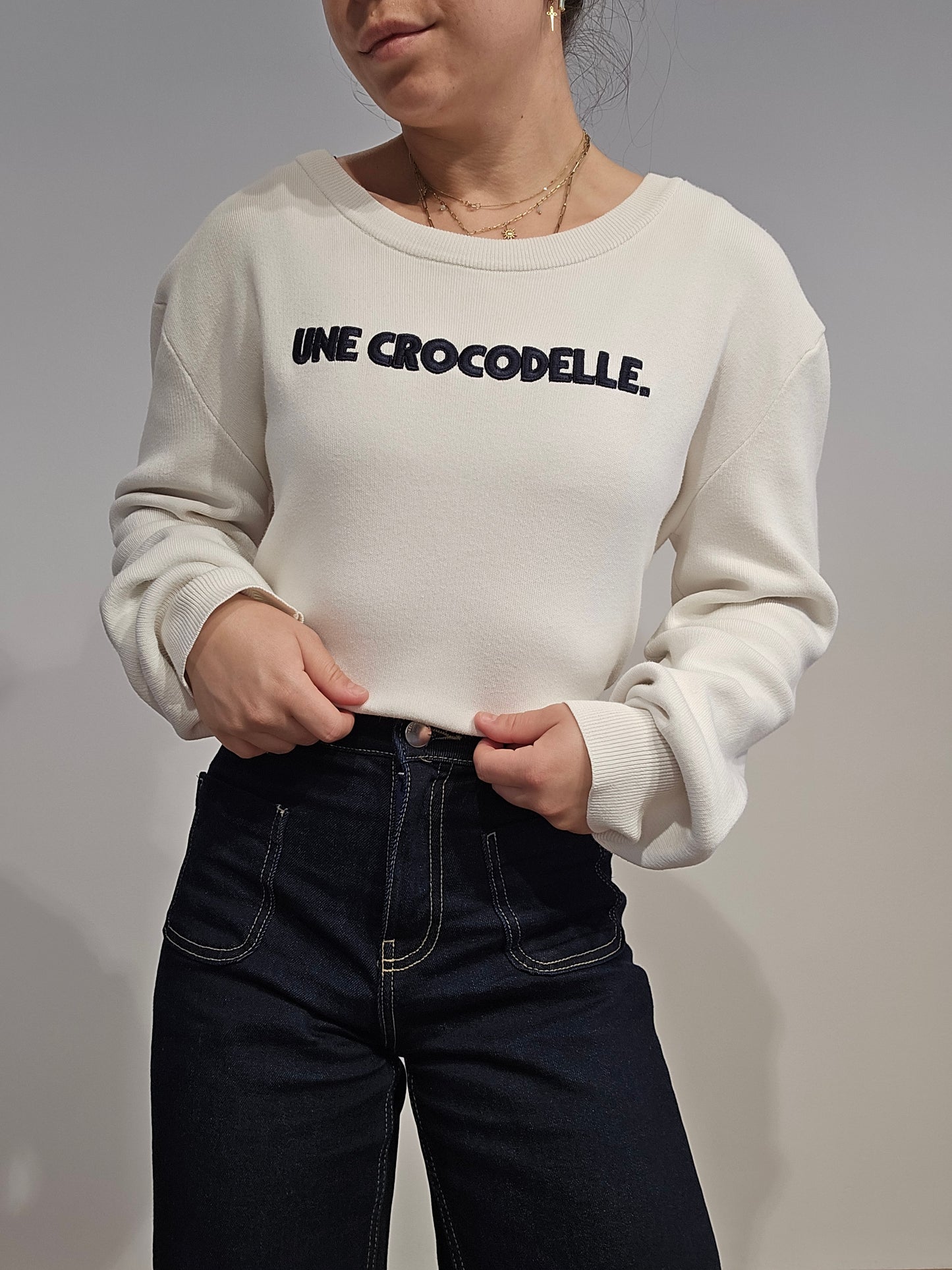 Pull original en coton blanc brodé "une crocodelle" - XL