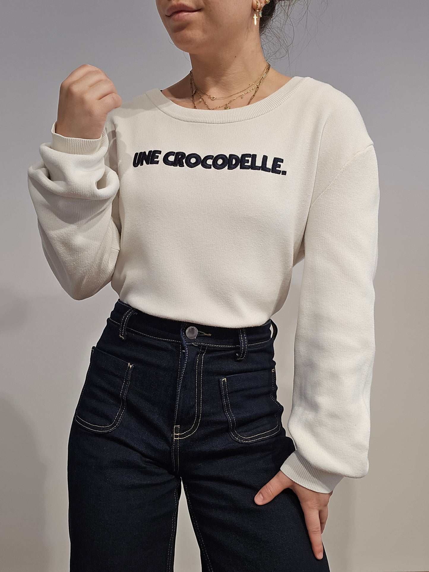 Pull original en coton blanc brodé "une crocodelle" - XL