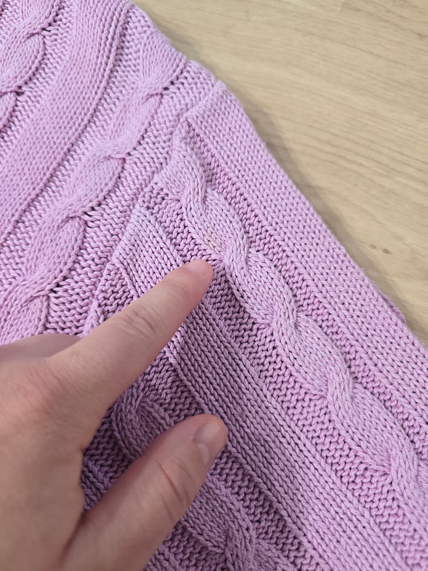 Pull col V en maille torsadée rose des années 80' - S