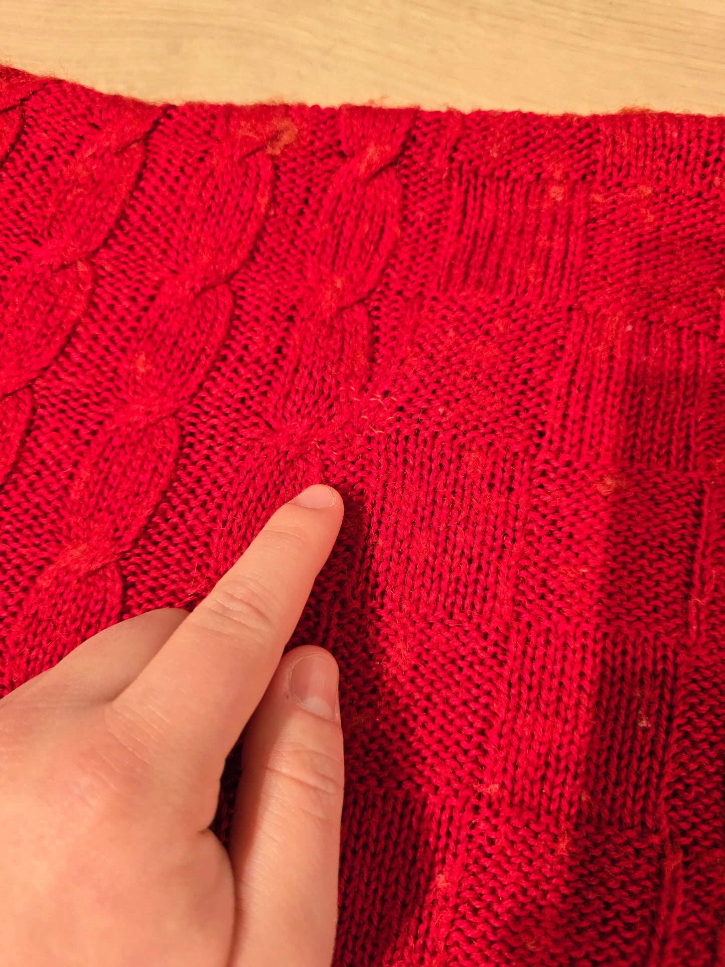 Pull col V en maille torsadée rouge des années 80' fabriqué en Espagne - XL